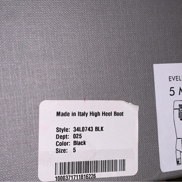 Aquatalia Size 5M Italian made suede stack heel boots - Picture 3 of 10